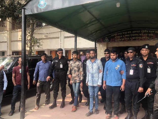 ওঁৎ পেতে থাকা মাহবুব ও মোমিন হত্যা করে