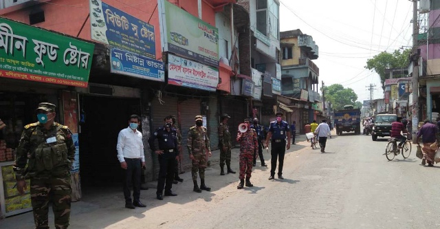 করোনা’র ভয়াবহতা মোকাবেলায় মণিরামপুরে অভিযান অব্যাহত