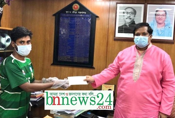 বাঁধনের মায়ের চিকিৎসায় এক লাখ টাকা দিলেন ক্রীড়া প্রতিমন্ত্রী জাহিদ