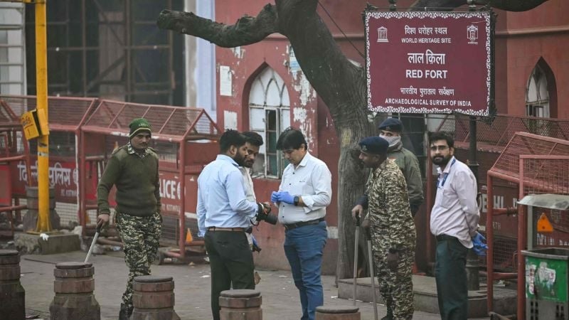 দিল্লিতে বিস্ফোরণ, নিখোঁজ চিকিৎসকের দিকে সন্দেহের তির পুলিশের