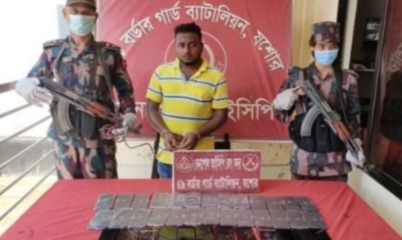 বেনাপোলে বিজিবির অভিযানে ভারতীয় মোবাইলসহ গ্রেফতার এক
