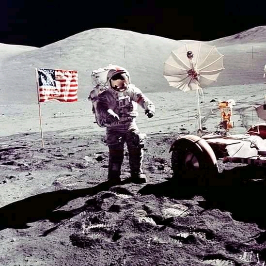 চাঁদের বুকে শেষবার নেমেছিল শ্মিট, শুনালেন সেই গল্প