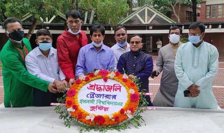 জাতির পিতার সমাধিসৌধে ইবি কোষাধ্যক্ষের শ্রদ্ধাঞ্জলি