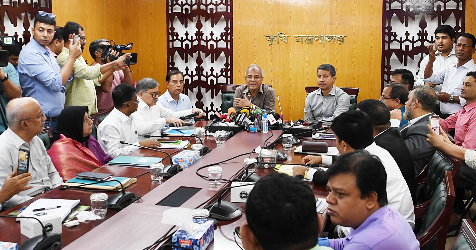 আমন ধানের বাম্পার ফলন আশা করছেন কৃষি উপদেষ্টা