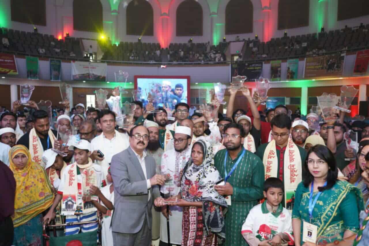 ৮২ শহিদ পরিবারসহ ১৪৮৩ জুলাই যোদ্ধাকে সংবর্ধনা দিল ঢাকা জেলা প্রশাসন