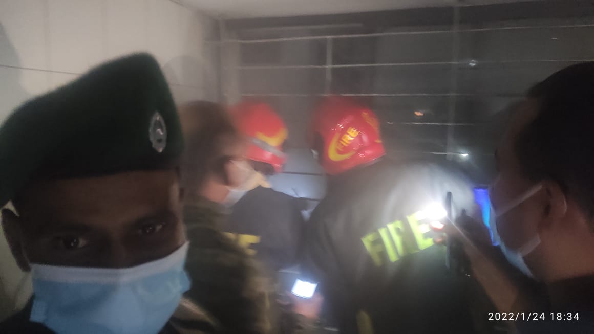 একই দিনে পিজিসিবি ও বিএসএমএমইউ’তে আগুন