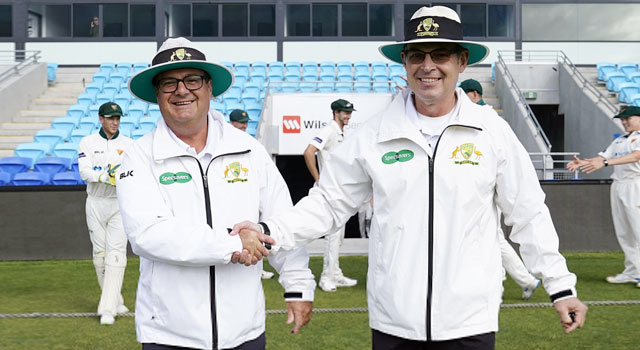 আম্পায়ারিং ক্যারিয়ারের ইতি টানলেন সাইমন-ওয়ার্ড