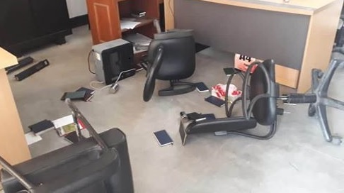 অকথ্য ভাষায় গালিগালাজ, যবিপ্রবির কর্মকর্তার কক্ষ ভাংচুর