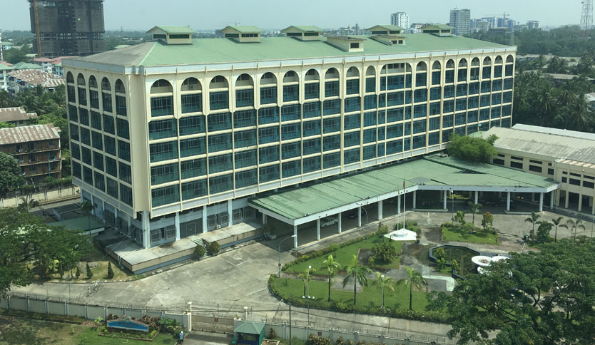 খুলে দেওয়া হলো মিয়ানমারের ব্যাংক