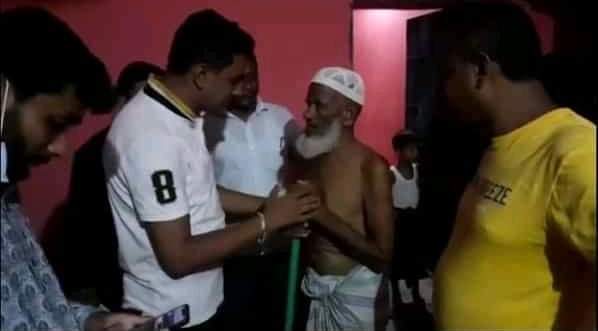 বৃদ্ধ বাবাকে ঘর থেকে বের করে দিল ছেলে