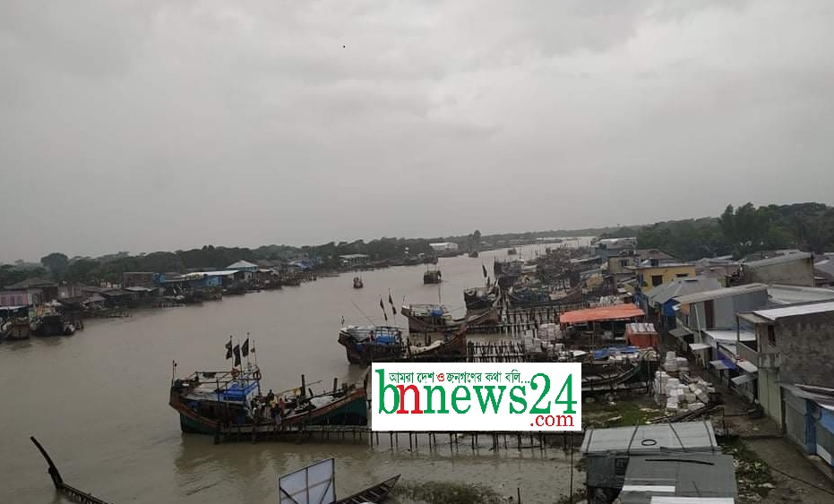 সাগর উত্তাল থাকায় ভরা মৌসুমেও জেলেরা ডাঙ্গায়