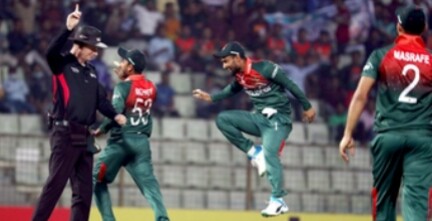 রান তাড়ায় ধুঁকছে জিম্বাবুয়ে