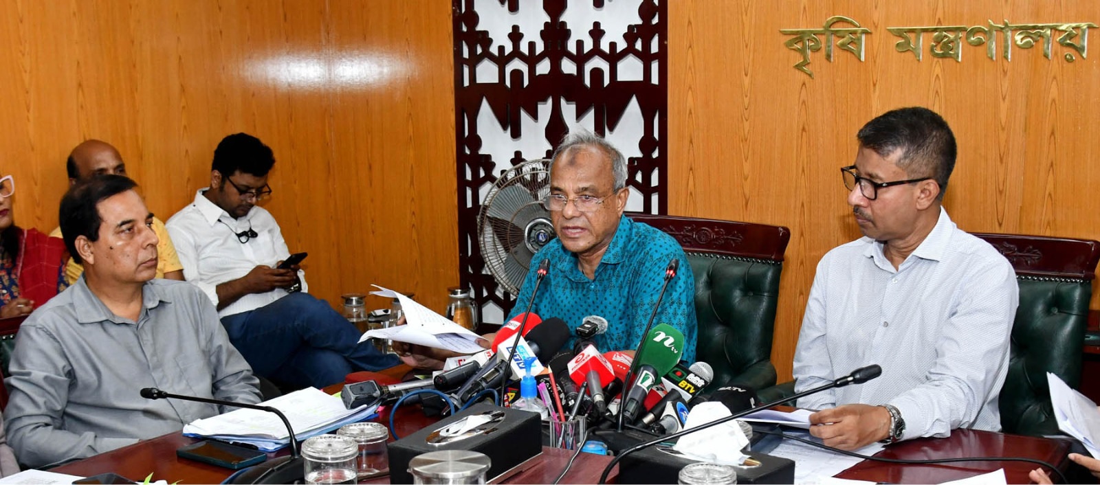 কোন অবস্থাতেই ফসলি জমি নষ্ট করা যাবে না: কৃষি উপদেষ্টা