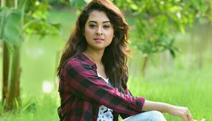 আমেরিকা থেকে অবশেষে দেখা দিলেন বুবলী